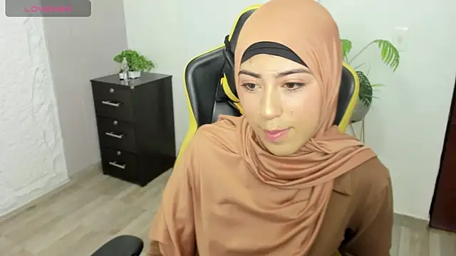 chaymae nah  online show from March 2025 07:47:02 PM