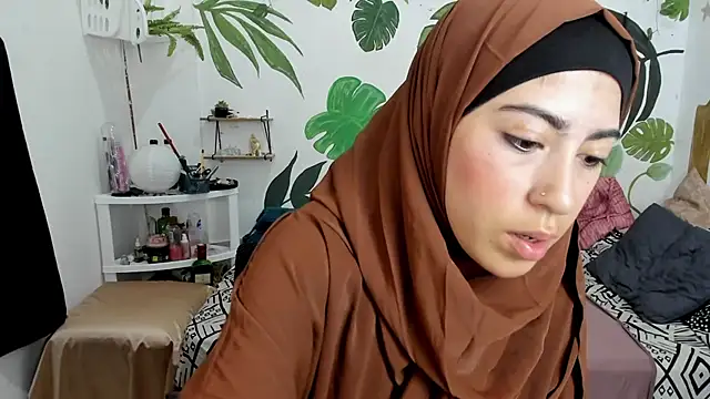 chaymae nah  online show from December 2025 05:13:01 AM