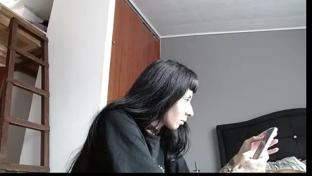 Emilia 1995 online show from January 2025 05:08:01 PM