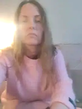 Snapshot of Evelina_cute chatting on December 2024 11:33:02 AM Evelina cute online show from December 2024 11:33:02 AM