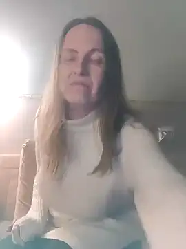 Snapshot of Evelina_cute chatting on December 2024 06:39:02 PM Evelina cute online show from December 2024 06:39:02 PM