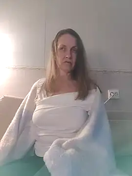 Snapshot of Evelina_cute chatting on December 2024 12:47:02 PM Evelina cute online show from December 2024 12:47:02 PM