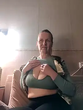 Snapshot of Evelina_cute chatting on December 2024 07:32:01 PM Evelina cute online show from December 2024 07:32:01 PM