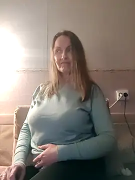 Snapshot of Evelina_cute chatting on January 2025 07:40:01 PM Evelina cute online show from January 2025 07:40:01 PM