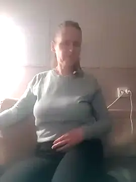 Snapshot of Evelina_cute chatting on January 2025 06:40:02 PM Evelina cute online show from January 2025 06:40:02 PM