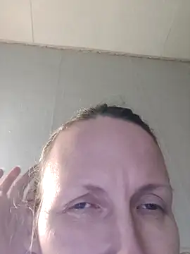 Snapshot of Evelina_cute chatting on January 2025 08:25:02 PM Evelina cute online show from January 2025 08:25:02 PM