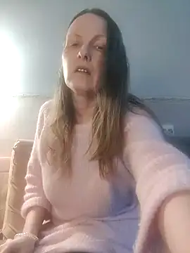 Snapshot of Evelina_cute chatting on January 2025 01:46:01 PM Evelina cute online show from January 2025 01:46:01 PM