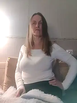 Snapshot of Evelina_cute chatting on January 2025 06:33:02 PM Evelina cute online show from January 2025 06:33:02 PM