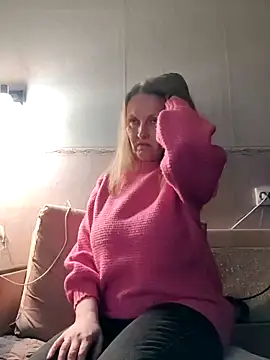 Snapshot of Evelina_cute chatting on February 2025 07:34:01 PM Evelina cute online show from February 2025 07:34:01 PM