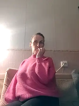 Snapshot of Evelina_cute chatting on February 2025 04:21:02 PM Evelina cute online show from February 2025 04:21:02 PM