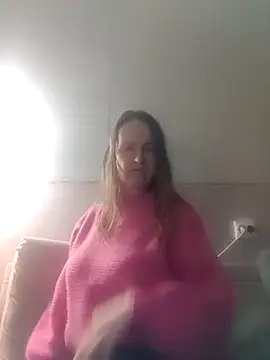 Snapshot of Evelina_cute chatting on February 2025 04:14:02 PM Evelina cute online show from February 2025 04:14:02 PM