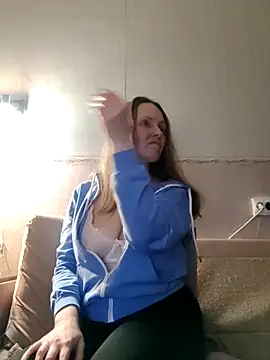 Snapshot of Evelina_cute chatting on March 2025 05:22:02 PM Evelina cute online show from March 2025 05:22:02 PM