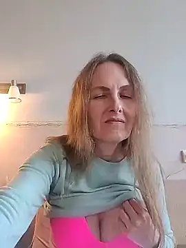 Snapshot of Evelina_cute chatting on October 2025 11:30:01 AM Evelina cute online show from October 2025 11:30:01 AM