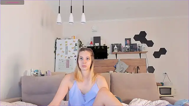 Girl alone home online show from September 2025 02:16:01 PM