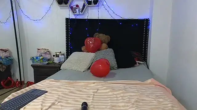 Snapshot of charlotte_077 chatting on September 2025 03:10:02 AM charlotte 077 online show from September 2025 03:10:02 AM