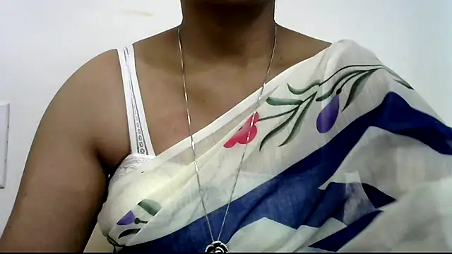 Snapshot of rashmika_reddy chatting on September 2025 04:23:01 AM rashmika reddy online show from September 2025 04:23:01 AM