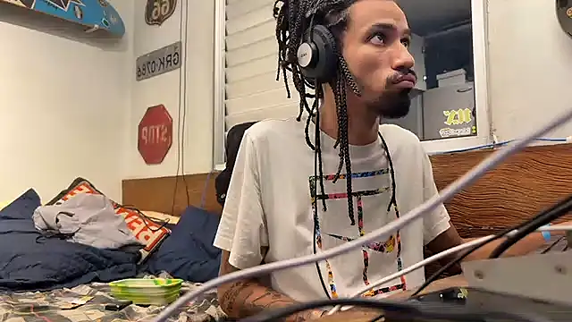 Snapshot of hotcamboy420 chatting on December 2024 05:17:02 AM hotcamboy420 online show from December 2024 05:17:02 AM