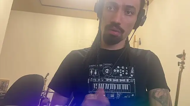 Snapshot of hotcamboy420 chatting on October 2025 03:21:02 AM hotcamboy420 online show from October 2025 03:21:02 AM