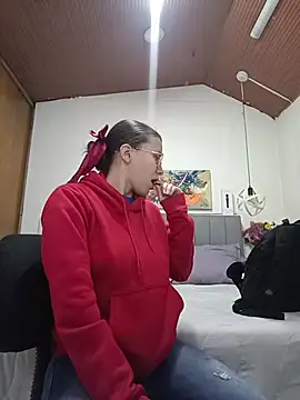 karlamorris  online show from December 2025 01:42:01 PM