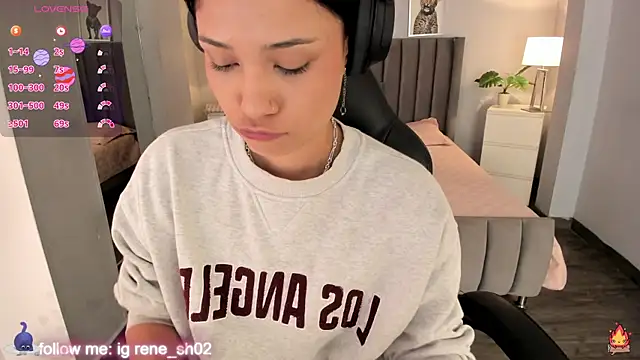 Snapshot of renee_shelby_ chatting on December 2024 08:04:01 PM renee shelby online show from December 2024 08:04:01 PM