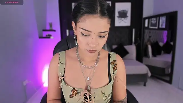 Snapshot of renee_shelby_ chatting on January 2026 08:18:02 PM renee shelby online show from January 2026 08:18:02 PM