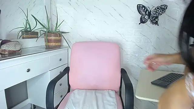 Saritatellez online show from March 2025 10:13:02 PM