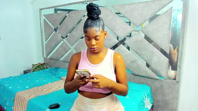 Snapshot of EvaxEmma chatting on November 2025 01:02:01 PM EvaxEmma online show from November 2025 01:02:01 PM