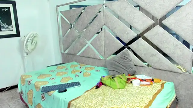 Snapshot of EvaxEmma chatting on November 2025 01:07:02 PM EvaxEmma online show from November 2025 01:07:02 PM