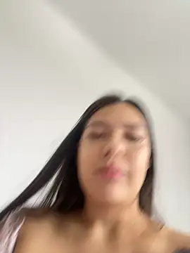 Latina vanessa online show from September 2025 05:18:01 PM