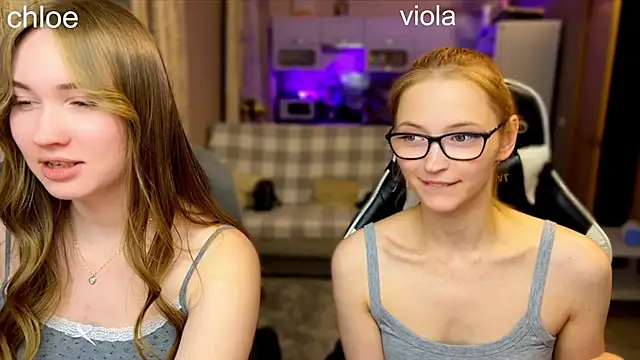 Snapshot of ChloeMillerMeow chatting on October 2025 10:40:02 PM ChloeMillerMeow online show from October 2025 10:40:02 PM