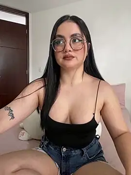 Snapshot of montmariana chatting on June 2026 06:34:02 PM montmariana online show from June 2026 06:34:02 PM