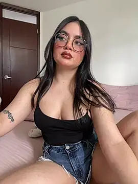 Snapshot of montmariana chatting on June 2026 05:06:02 PM montmariana online show from June 2026 05:06:02 PM