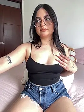 Snapshot of montmariana chatting on July 2026 04:22:01 PM montmariana online show from July 2026 04:22:01 PM