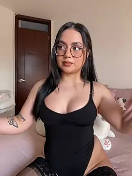 Snapshot of montmariana chatting on July 2026 11:06:02 PM montmariana online show from July 2026 11:06:02 PM