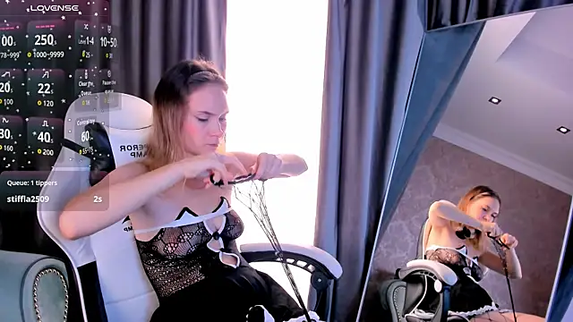 LinaVolberg online show from November 2025 06:01:01 AM