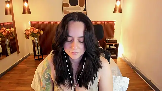 Snapshot of KatherineBond chatting on June 2026 07:02:01 PM KatherineBond online show from June 2026 07:02:01 PM