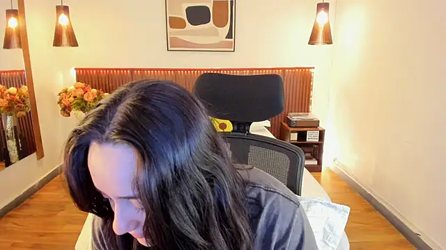 Snapshot of KatherineBond chatting on June 2026 06:12:01 PM KatherineBond online show from June 2026 06:12:01 PM