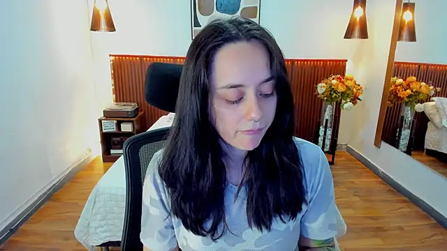 Snapshot of KatherineBond chatting on July 2026 04:21:01 PM KatherineBond online show from July 2026 04:21:01 PM
