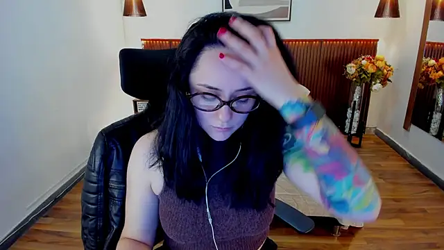 Snapshot of KatherineBond chatting on July 2026 05:33:02 PM KatherineBond online show from July 2026 05:33:02 PM