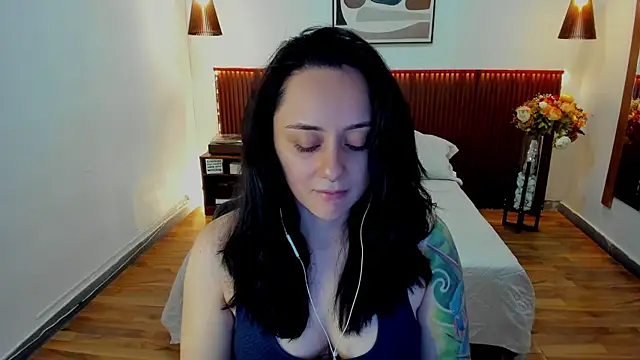 Snapshot of KatherineBond chatting on July 2026 06:17:01 PM KatherineBond online show from July 2026 06:17:01 PM