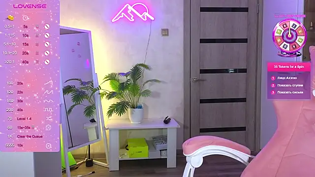 TrissMerigold9 online show from February 2026 08:06:01 PM