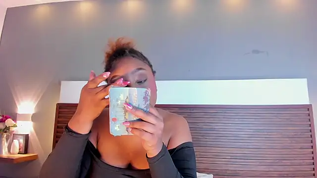 Adelehottman online show from November 2025 12:07:02 PM