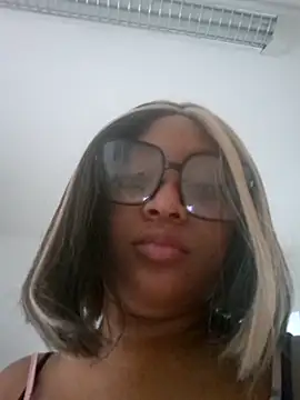 Adelehottman online show from November 2025 12:49:02 PM