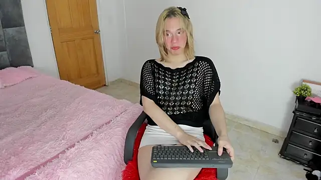 Snapshot of _Little_angel69 chatting on February 2025 01:47:02 PM  Little angel69 online show from February 2025 01:47:02 PM