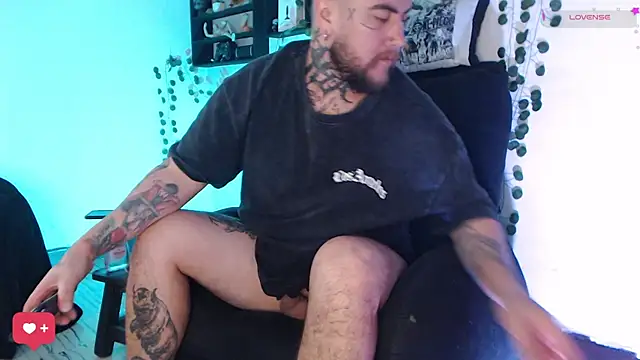 Snapshot of Ash_gusbig chatting on December 2024 04:32:02 AM Ash gusbig online show from December 2024 04:32:02 AM