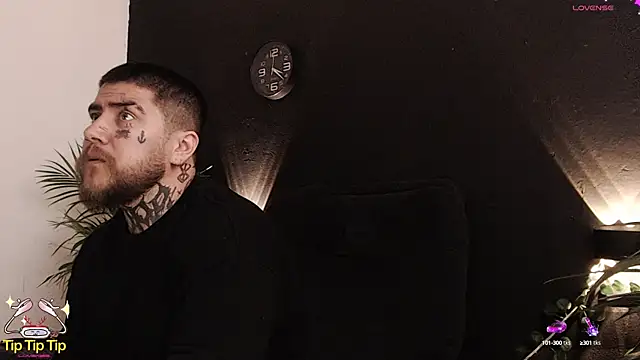 Snapshot of Ash_gusbig chatting on January 2025 05:23:01 PM Ash gusbig online show from January 2025 05:23:01 PM