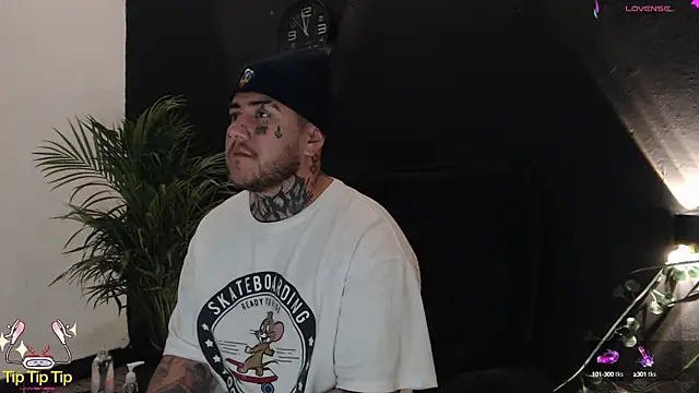 Snapshot of Ash_gusbig chatting on January 2025 02:00:02 AM Ash gusbig online show from January 2025 02:00:02 AM