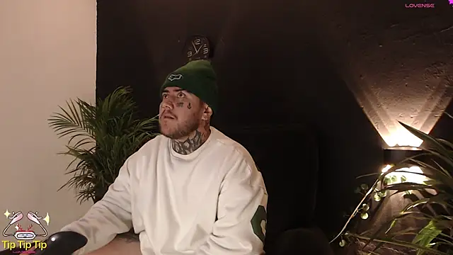 Snapshot of Ash_gusbig chatting on February 2025 02:58:01 AM Ash gusbig online show from February 2025 02:58:01 AM