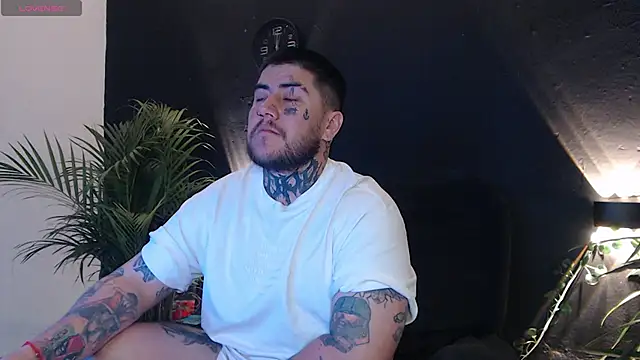 Snapshot of Ash_gusbig chatting on February 2025 03:33:01 AM Ash gusbig online show from February 2025 03:33:01 AM