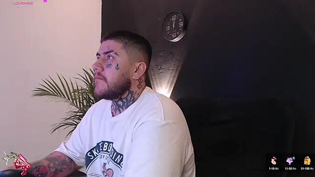 Snapshot of Ash_gusbig chatting on February 2025 03:12:02 AM Ash gusbig online show from February 2025 03:12:02 AM